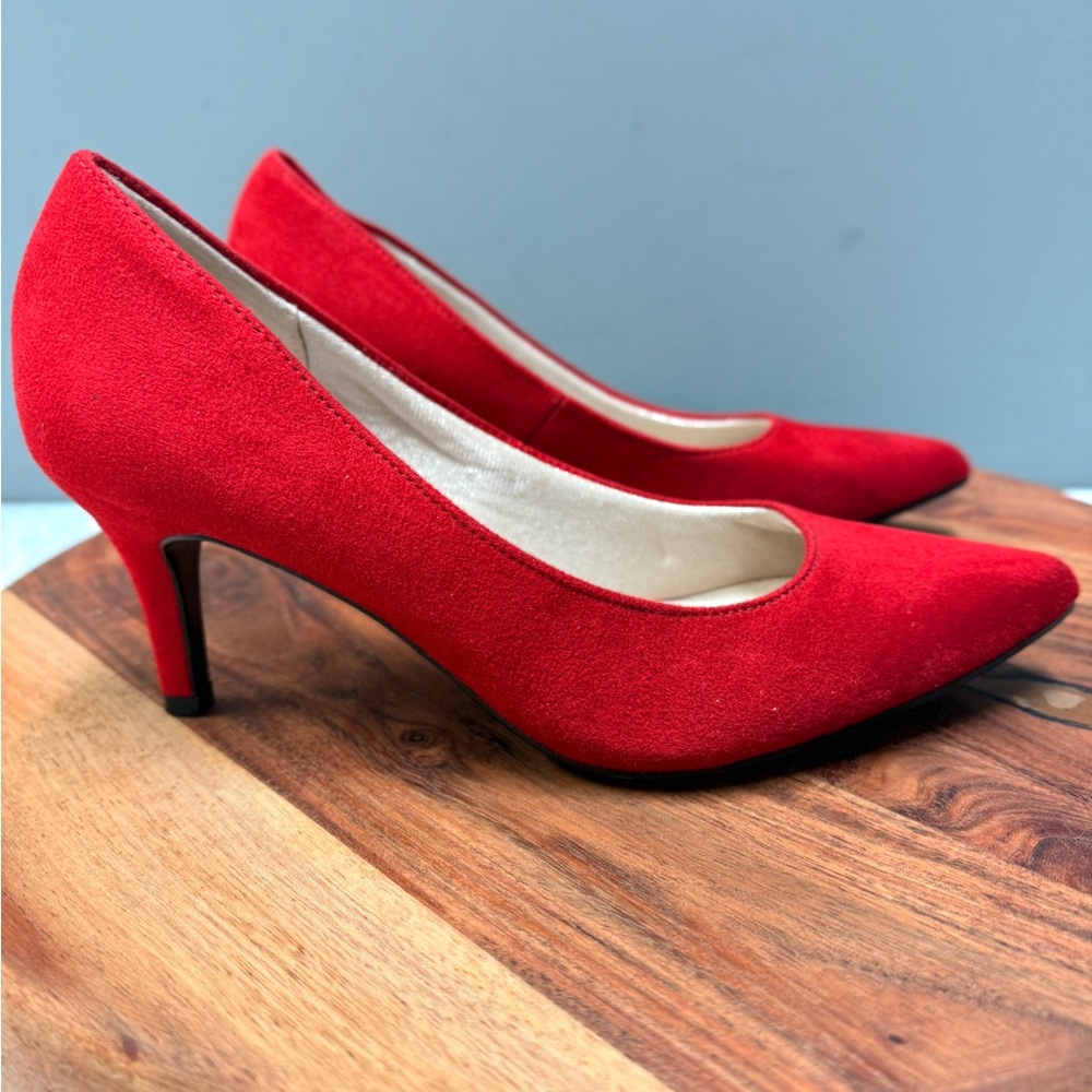 Life Stride Soft System‎ Red Suede Pumps